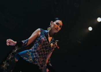 Penampilan desain asal Medan di Indonesia Fashion Week.