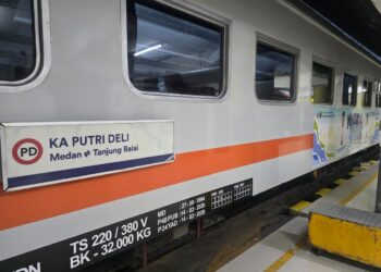 KA Putri Deli.