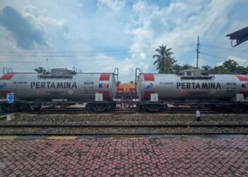 Kereta pengangkut BBM.