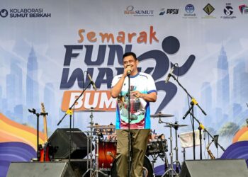Bobby saat melepas sekitar 4.000 peserta Semarak Fun Walk BUMD Sumut.