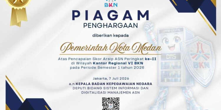 Pemko Medan terima Piagam Penghargaan dari BKN.