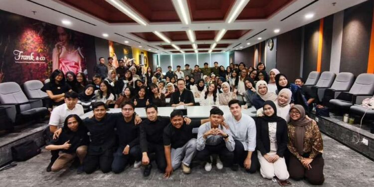 Central Mega Kencana Gandeng Kemnaker Gelar MagangHub Batch I 2026 1 CMK kembali bermitra dengan Kemnaker RI dalam Program MagangHub Batch I Tahun 2026.