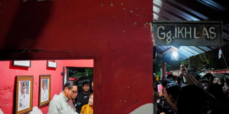 Malam Minggu Bersama, Ini Sederet Keluhan Warga Medan Tembung ke Rico Waas 1 Rico Waas menyapa warga di Jalan Durung, Kelurahan Sidorejo.