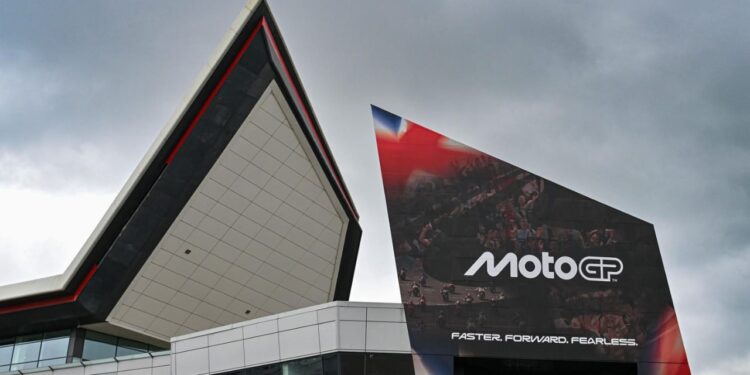 MotoGP dan Silverstone Resmi Perpanjang Kontrak hingga 2028 1 Sirkuit Silverstone.