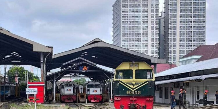 Lokomotif diesel seri BB302.