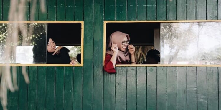 Jelajah Masa Lalu, Ini 7 Destinasi Wisata Sejarah Kereta Api di Indonesia 1 Heritage Trainz Loco Tour Cepu.