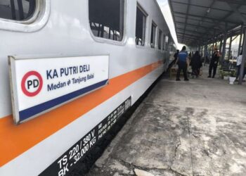 KA Putri Deli.