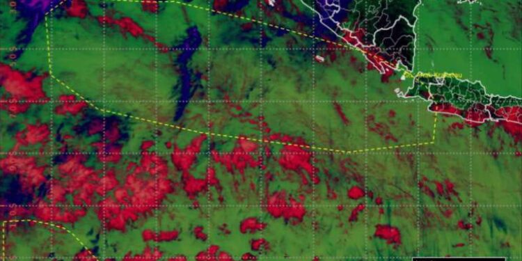 BMKG Intensifkan Pemantauan Dampak Erupsi Gunung Anak Krakatau 1 Pemantauan perkembangan aktivitas erupsi Gunung Anak Krakatau.